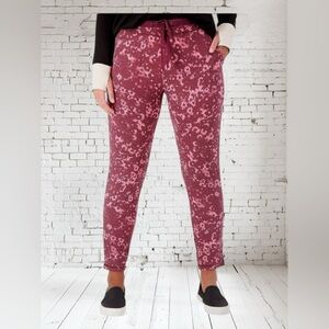 Cuddl Duds Women’s Slim Pants | Petite Small | Red Floral Knit | NWT 🌺✨